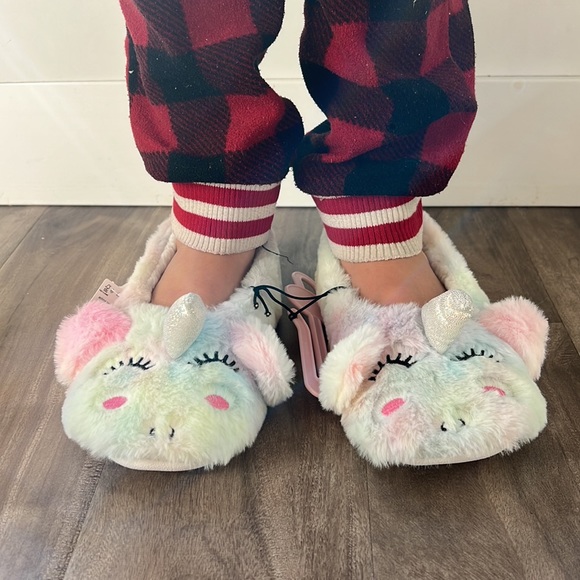 🎁4/$25 - ARDENE plush unicorn slippers - size 3/4 - NEW - Picture 5 of 6